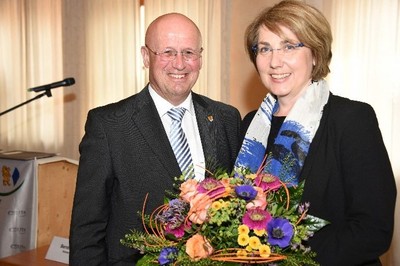 Mit �ber 98 % wurde ich wiedergew�hlt. Ich danke allen Delegierten f�r ihr Vertrauen und verspreche, ich werde so weiter arbeiten wie bisher.