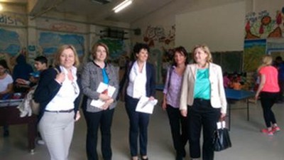 Rundgang der Mitglieder der Kinderkommission (von links) mit Sozialreferentin Brigitte Meier (Mitte): Doris Rauscher (SPD), Tanja Schorer-Dremel (CSU), Gisela Sengl (B�ndnis 90/Die Gr�nen) und Gabi Schmidt (FREIE W�HLER