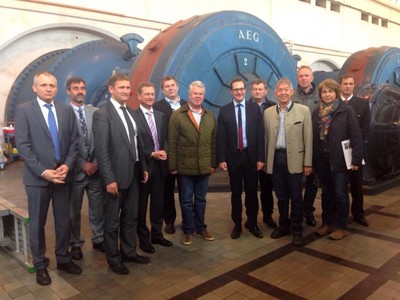 Umweltausschuss bei der Besichtigung des Wasserkraftwerkes in T�ging