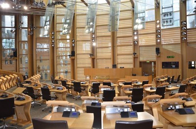 Erst 1998 wurde mit dem Scotland Act die Grundlage f�r ein schottisches Parlament geschaffen. Der gute Kontakt Bayerns in den Norden Gro�britanniens geht auch auf das Interesse der Schotten an der Rolle des Freistaats im deutschen F�deralismus zur�ck.