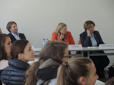 Andreas Zinsmeister vom Sozialministerium, Gabi Schmidt und ich beim Treffen mit Sch�lervertretern aller Schularten des Landkreises Eichst�tt.
