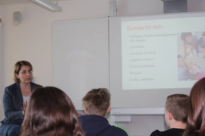 Ein spannender Tag mit jeder Menge hoch interessierter Sch�lerinnen und Sch�ler, die sich toll vorbereitet hatten. Danke auch an Maria Weber f�r die Begleitung, den Stundenplan und die Fotos.
