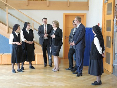 Auf Einladung meines Kollegen Alexander Flierl f�hr ich in meiner Funktion als Vorsitzende der Kinderkommission des Bayerischen Landtags nach Neunburg v. W. und besuchte dort das Theresia-Gerhardinger-Kinderhaus
