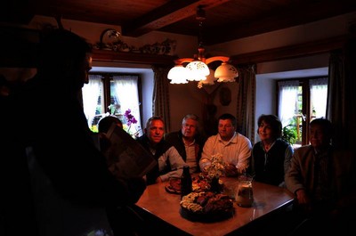 Ausklang mit Diskussion und Brotzeit mit Bergk�se, Salami vom Pinzgauer Rind und selbstgemachtem Speck