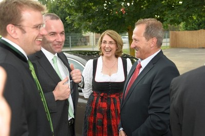 Ankunft von Manfred Weber in Workerszell mit Dr. Reinhard Brandl, MdB, CSU-Kreisvorsitzender und Landtagsabgeordneter Tanja Schorer-Dremel und dem B�rgermeister von Schernfeld Ludwig Mayinger in Workerszell.