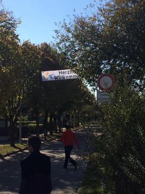 Tag der offenen T�r im Kinderdorf Marienstein
Seit 40 Jahren wird hier wertvolle Arbeit f�r Kinder geleistet. Davon konnte ich mich schon als Lehrerin �berzeugen. Heute war ich unter anderem von der hundegest�tzten Therapie begeistert.