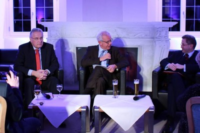 Bei einem Kamingespr�ch mit den BfV-Pr�sidenten Dr. Hans-Georg Maa�en und Innenminister Joachim Herrmann ging es um die Bedrohung Deutschlands durch den islamistischen Terrorismus