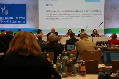 Professorin Ann-Kristin Achleitner, Lehrstuhl Entrepreneurial Finance von der TU M�nchen, referierte �ber Innovationen und Start-Ups in Bayern.