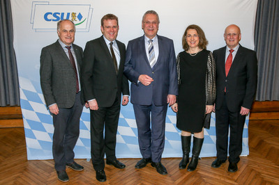 Kreisrat Reinhard Eichiner, Dr. Reinhard Brandl, MdB, Innenminister Joachim Herrmann, Tanja Schorer-Dremel, MdL und Landrat Anton Knapp