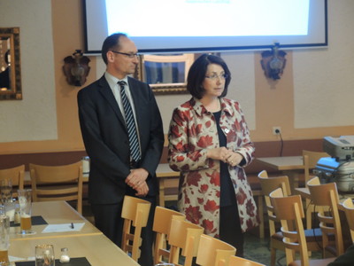 Als Fachreferenten konnte ich meine Landtagskollegen Bernhard Seidenath, der zugleich Vorsitzender des Gesundheitspolitischen Arbeitskreises der CSU Oberbayern ist, gewinnen. Er sprach �ber aktuelle und zuk�nftige Entwicklungen im Gesundheits- und Pflegewesen. 
