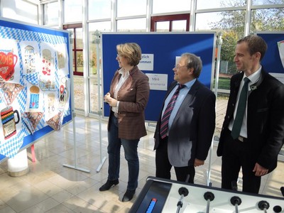 Gemeindebesuch in Titting mit B�rgermeister Andreas Brigl
Neben �rtlichen Themen standen auch ein Besuch in der August-Horch-Schule und die Zukunft der Mittelschule auf dem Programm.