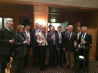 Ein gelungener Abend des AK Umwelt mit Ministerin Ulrike Scharf u.a. mit Otto Johannes H�nnerkopf, Michael Br�ckner, Tanja Schorer-Dremel, Hans Ritt, Eric Bei�wenger, Peter Frei, Volker Bauer und Martin Huber
