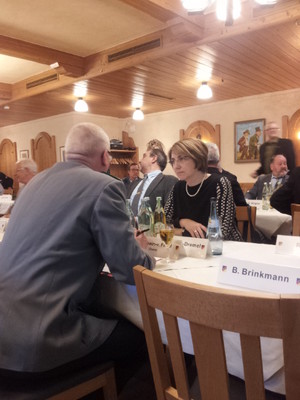 Tanja Schorer-Dremel spricht beim Verband der Reservisten der Deutschen Bundeswehr e.V.