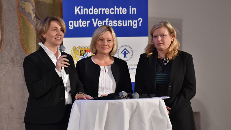 Mitglieder der Kinderkommission (v.l.): Tanja Schorer-Dremel, Doris Rauscher und Gabi Schmidt |  Bildarchiv Bayerischer Landtag