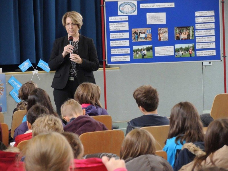 Vorsitzende der Kinderkommission des Bayerischen Landtags, Tanja Schorer-Dremel, beim UNICEF Aktionstag