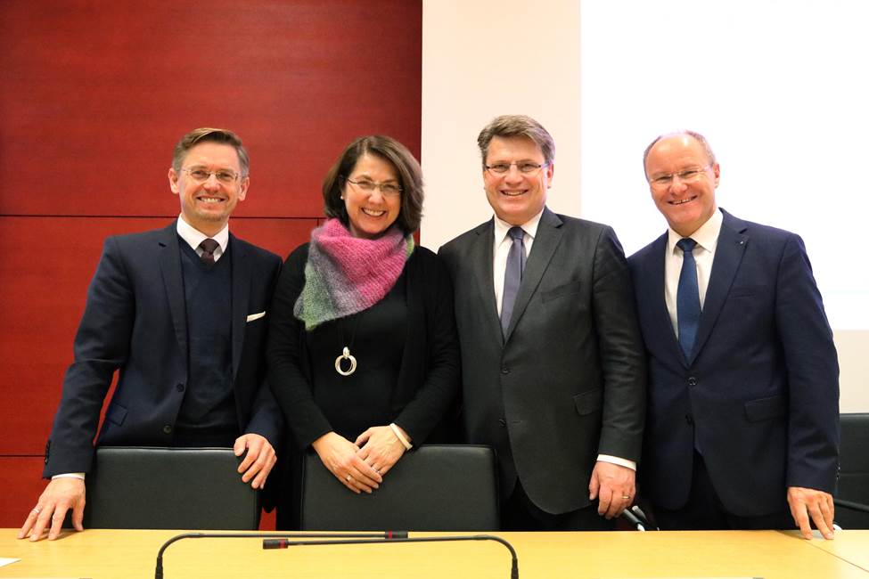 Die neuen stellvertretenden Vorsitzenden der CSU-Landtagsfraktion (v.l.): Tobias Reiß, Tanja Schorer-Dremel, Prof. Dr. Winfried Bausback und Alexander König